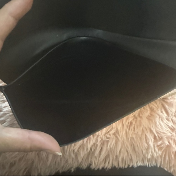 Golden clutch from Estée Lauder Party Shimmer Set - Picture 5 of 6